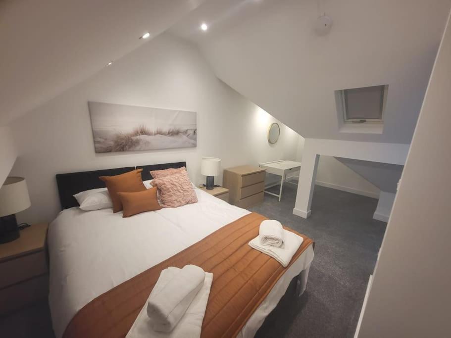 New 4 Bedrm House! Parking. 10Min To City / Etihad 맨체스터 외부 사진